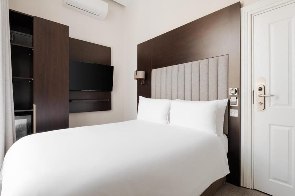 Standard Double Room, 1 King Bed photo 2