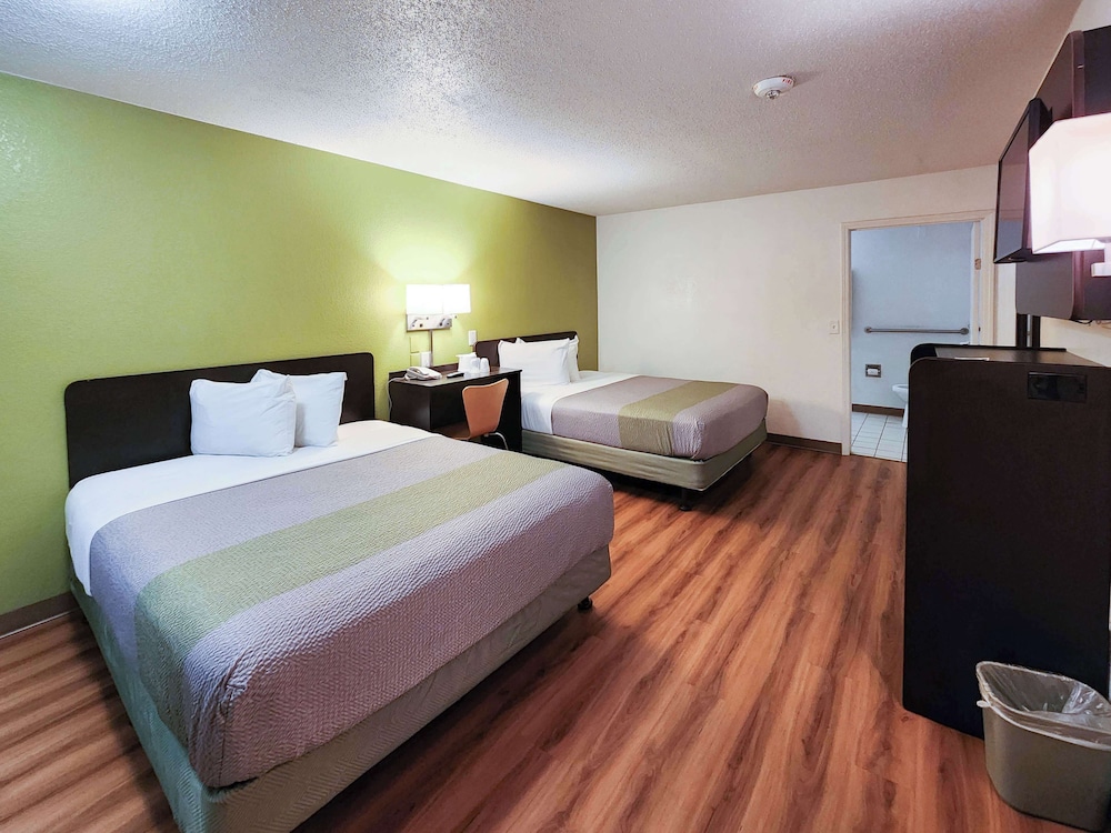 Standard Suite, 2 Queen Beds, Non Smoking photo 2