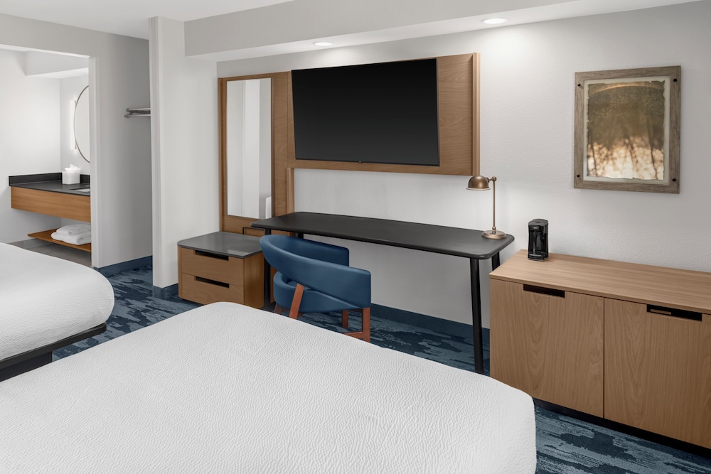 Room, 2 Queen Beds (Hearing Accessible) photo 2
