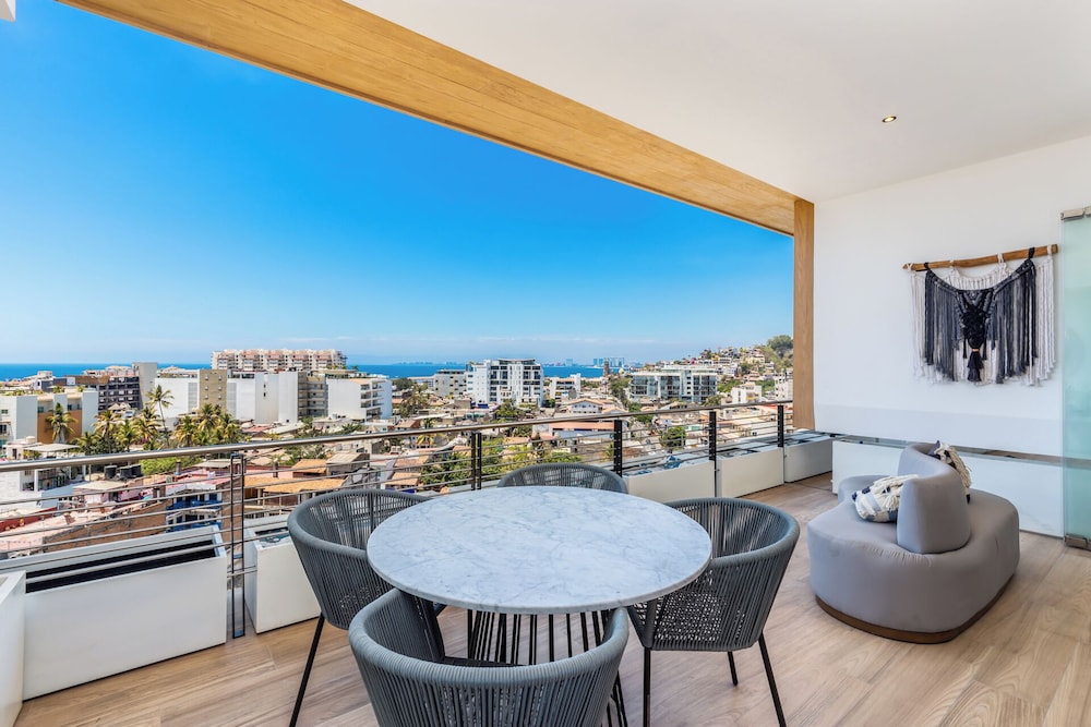 1 Bedroom Suite Deluxe 204