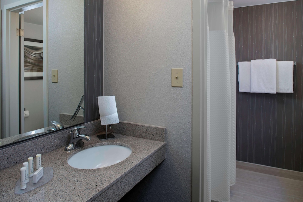 Room, 2 Queen Beds, Accessible (Mobility/Hearing Tub) - Photo 5