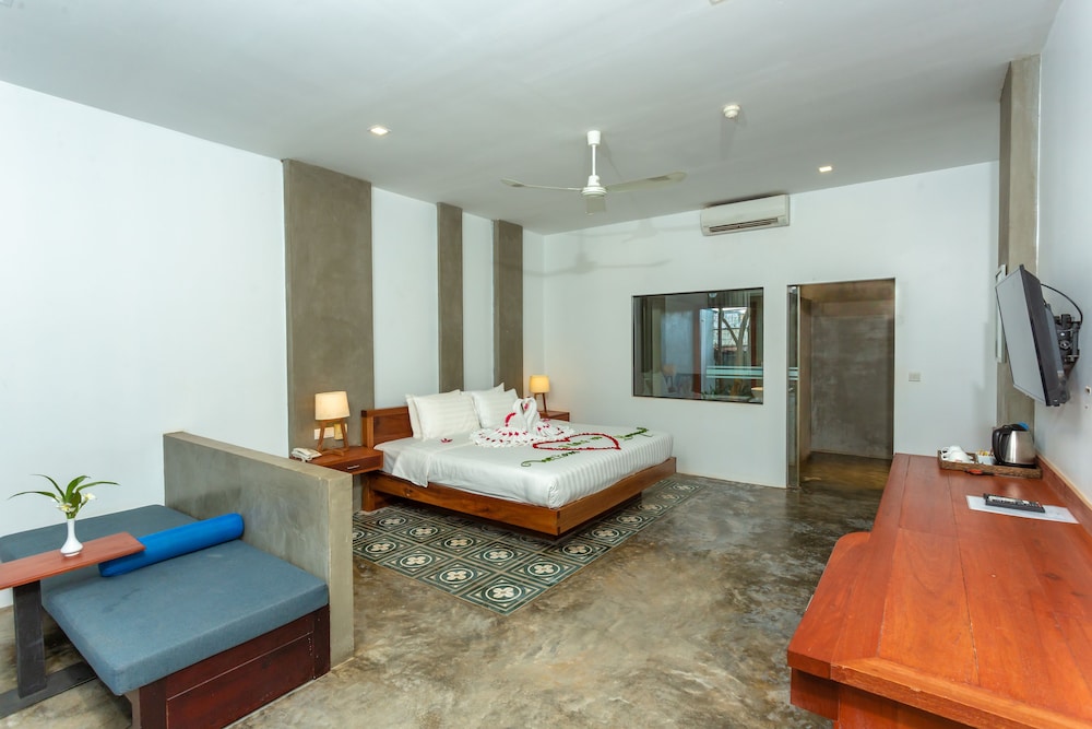 Infinity Poolside Signature Suite - Photo 3