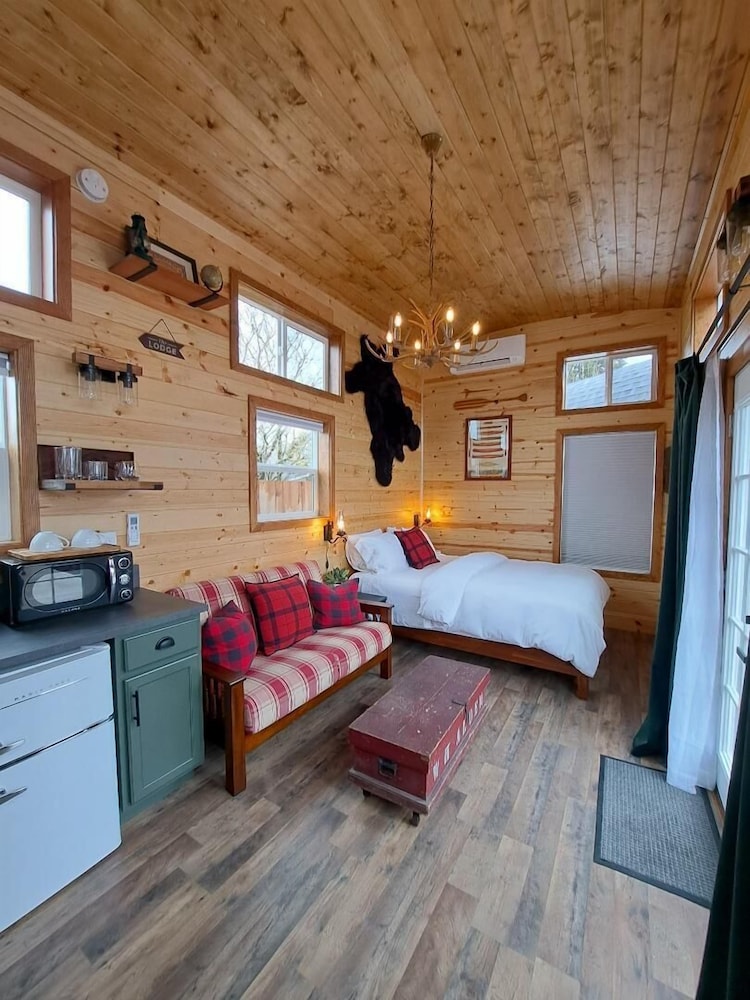 Deluxe Cottage, 1 Queen Bed, Courtyard View photo 2