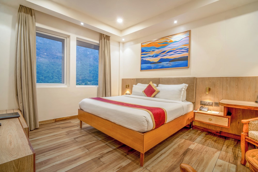 Classic Double Room, 1 King Bed, Mountain View photo 2