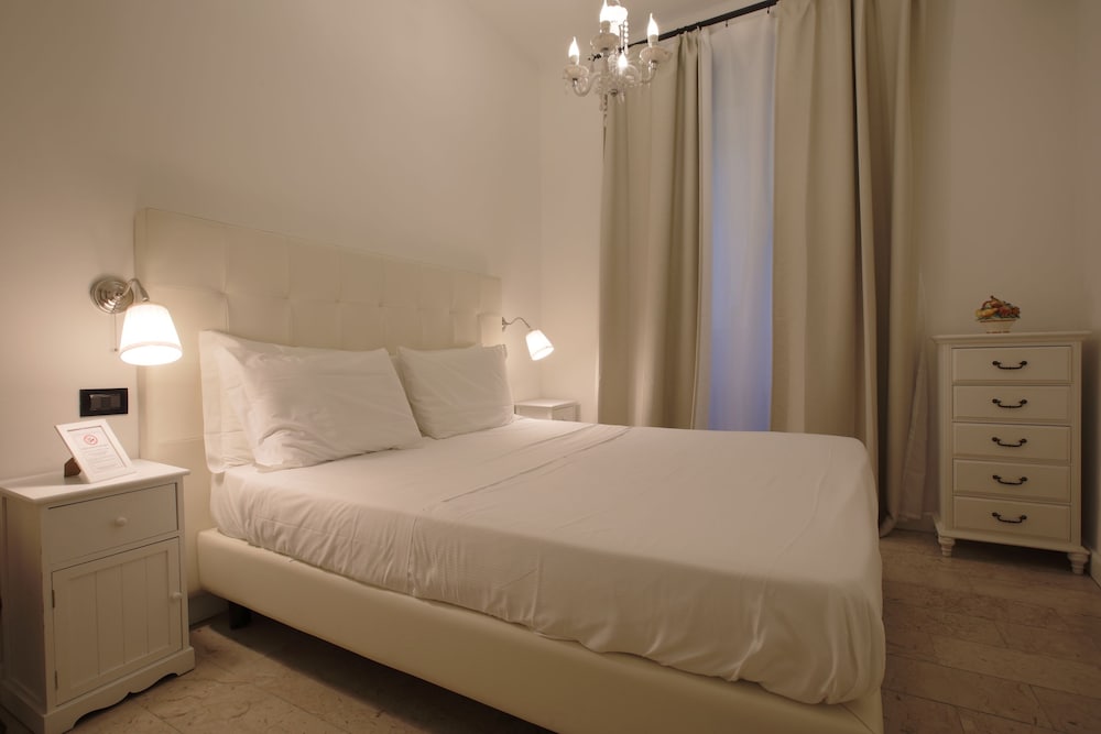 Classic Double Room (Private External Bathroom) photo 1