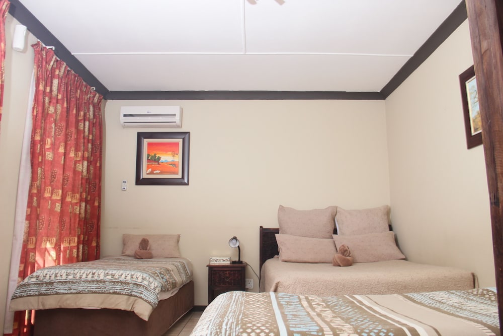 Family Room, Multiple Beds photo 1