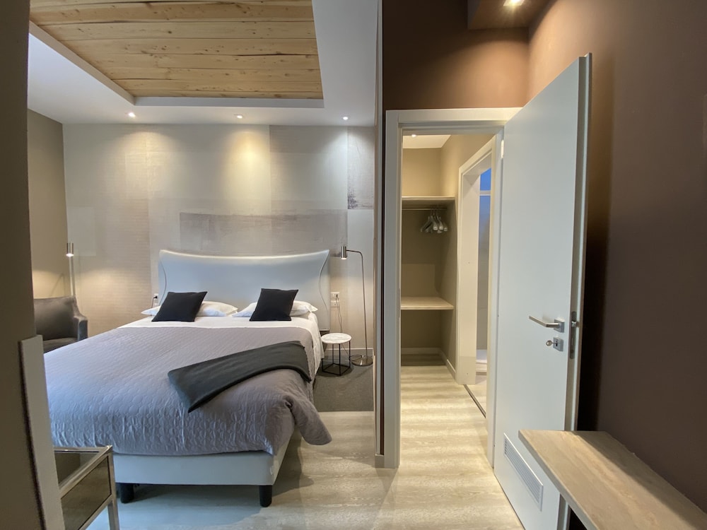 Deluxe Double or Twin Room - Photo 6