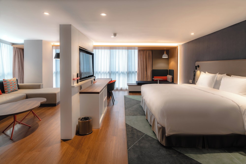 Standard Room, 1 King Bed (Extra Floor Space) - Photo 1