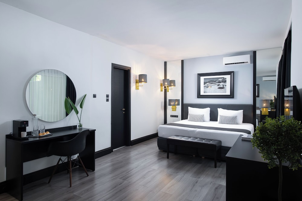 Premium Triple Room, 1 Bedroom, Garden View, Ground Floor