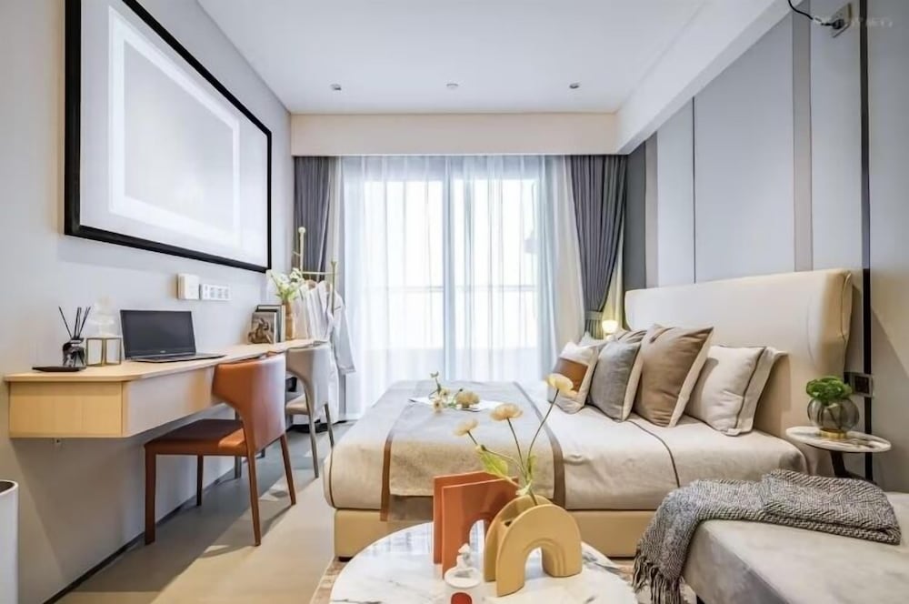 Romantic Condo, 1 King Bed, Non Smoking, City View