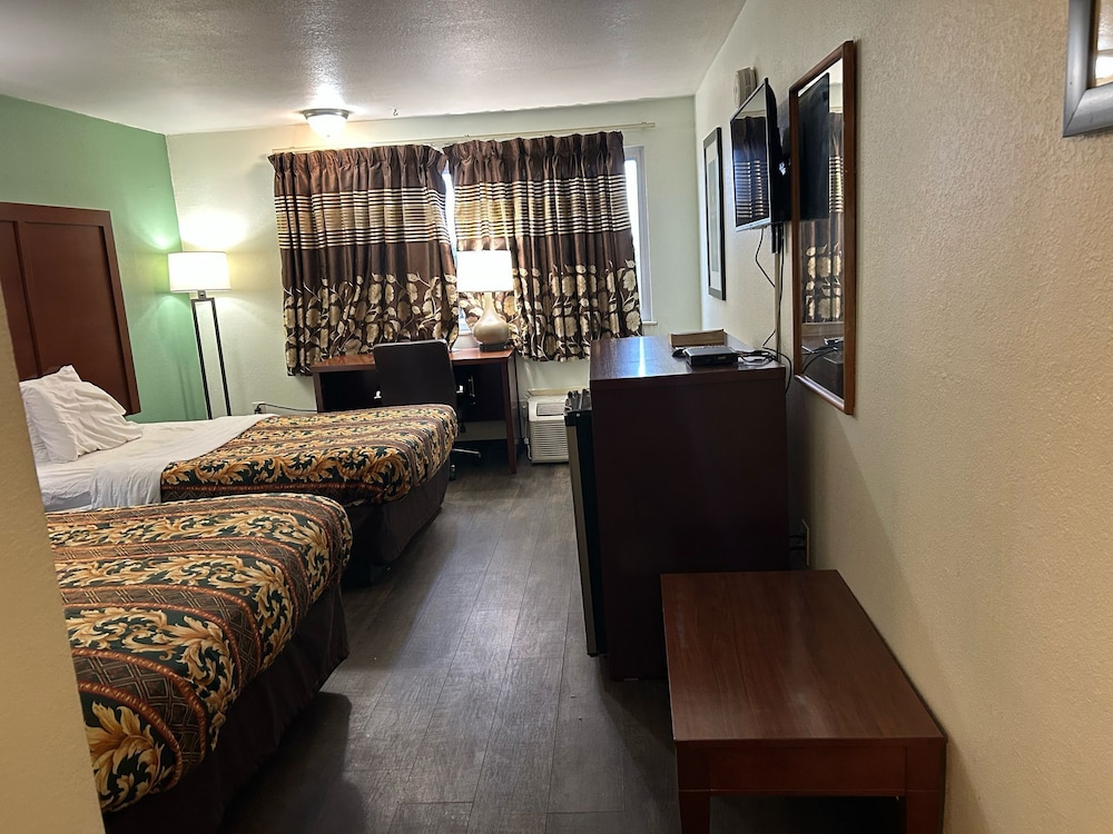 Room, 2 Queen Beds, Non Smoking - Photo 3