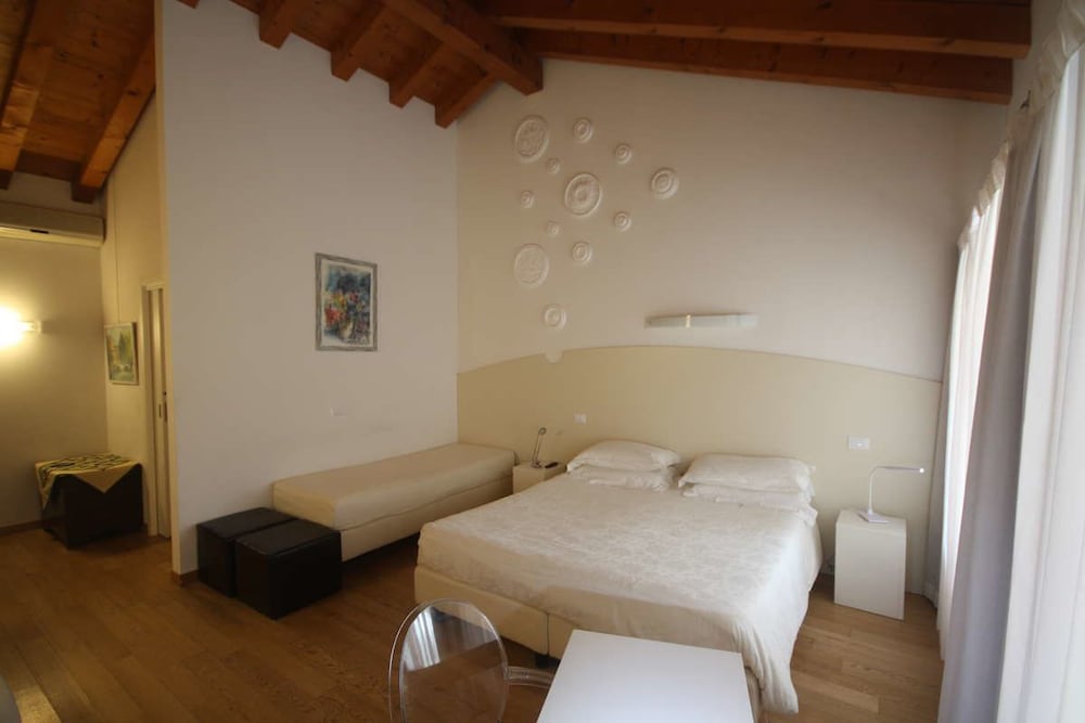 Quadruple Room (10) - Photo 1