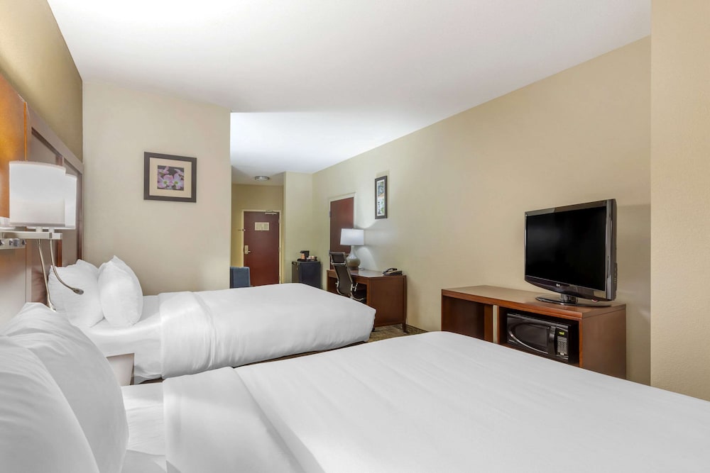 Suite, Multiple Beds, Non Smoking - Photo 3
