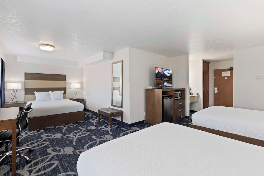 Standard Room, Multiple Beds, Non Smoking, Refrigerator & Microwave photo 1