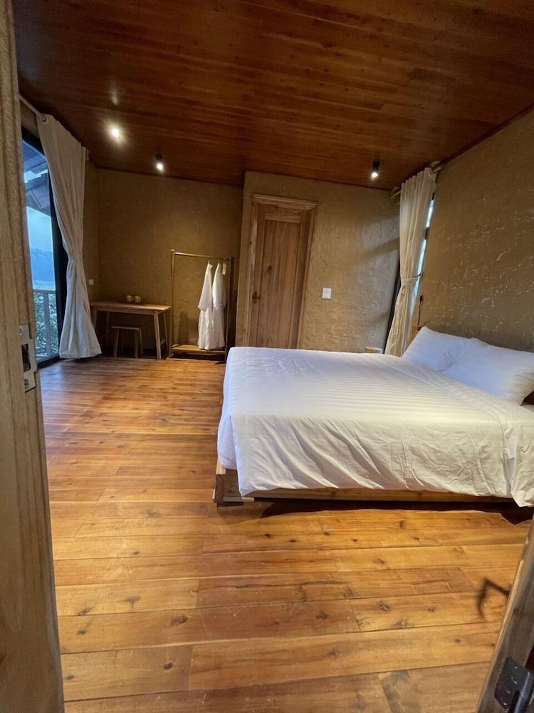 Executive Room, Balcony, Mountain View photo 2