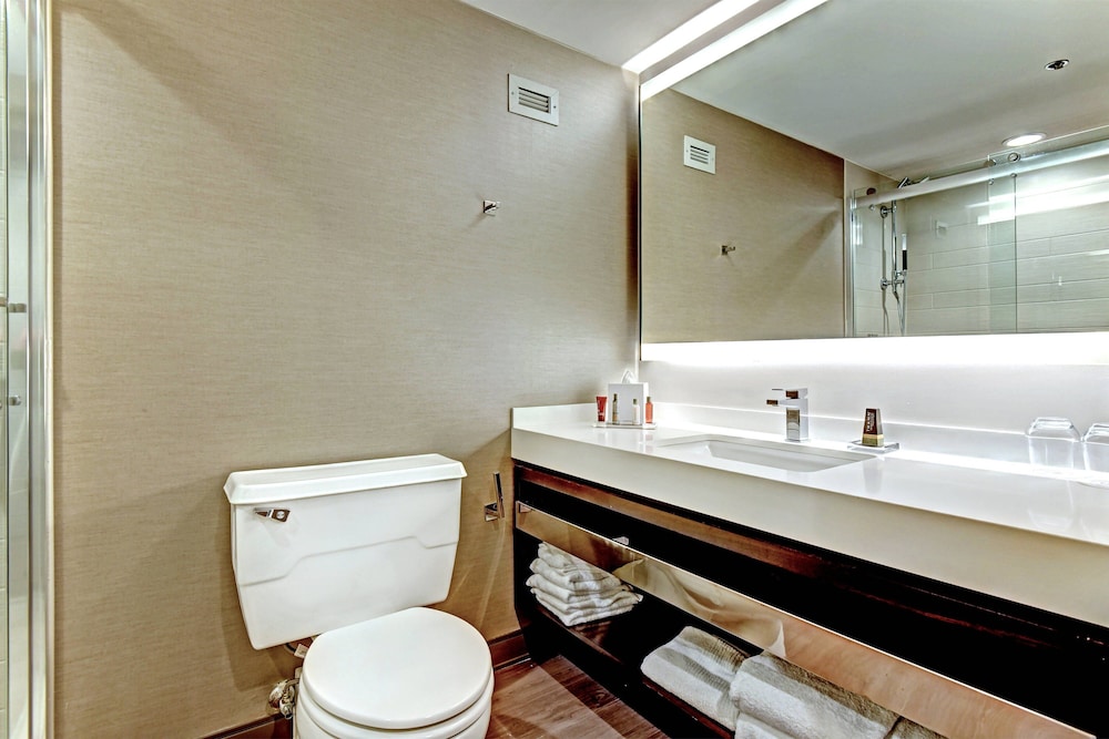 Club Room, 2 Queen Beds - Photo 5