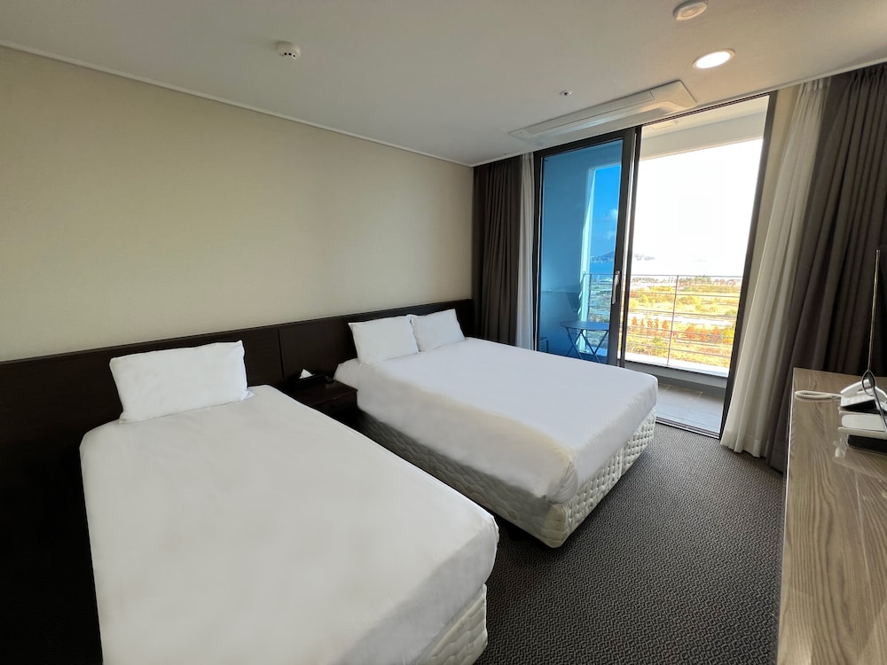 Deluxe Family Twin (Park Ocean View) - Photo 1