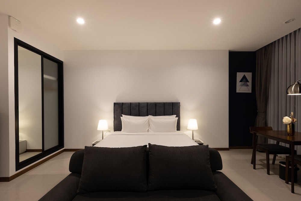 Deluxe Double Room - Photo 10