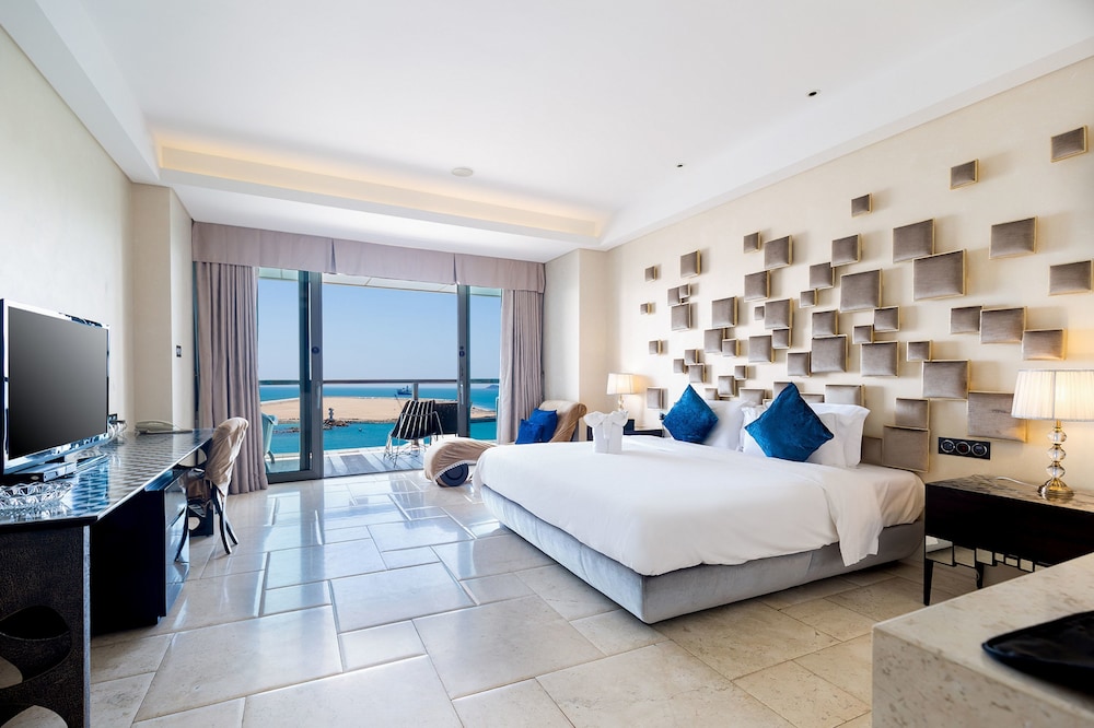 Deluxe Double Room, Sea View(8-12F)