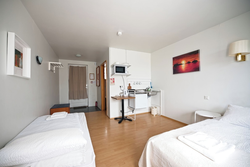 Economy Studio, 2 Twin Beds, Kitchenette, Mountain View - Photo 6