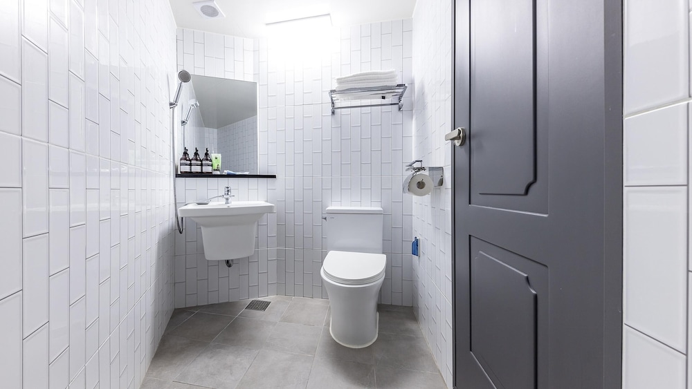 Basic Room, 1 Bedroom (201) - Photo 10