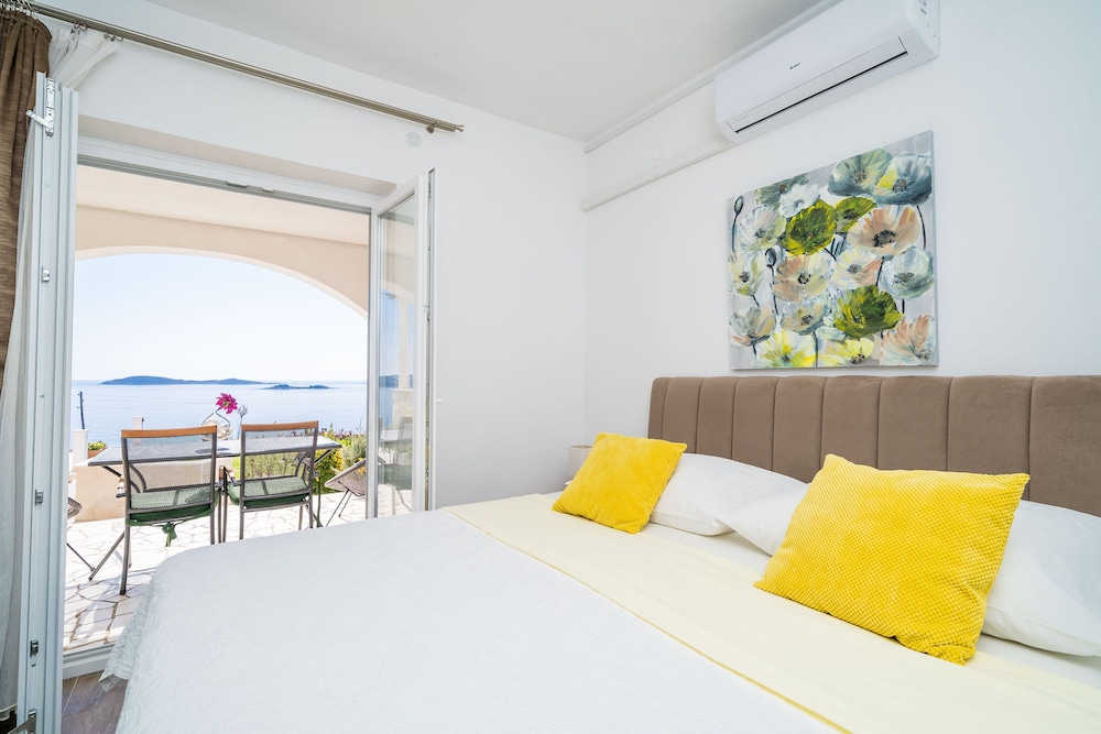 Double Room, Patio, Sea View photo 3