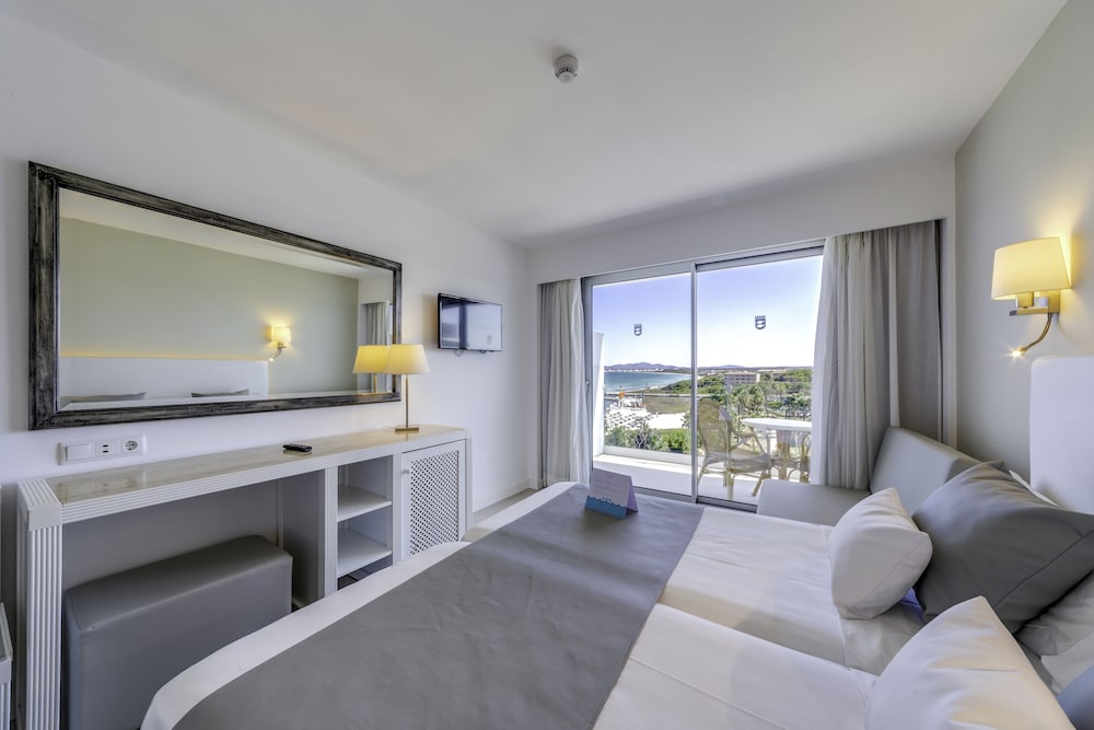 Superior Double Room, Balcony, Partial Sea View (2 Adults + 1 Child) - Photo 1