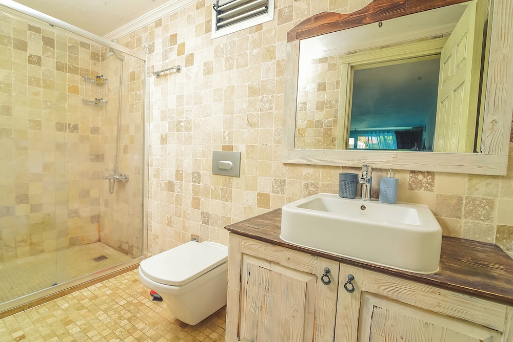 Luxury Quadruple Room, Pool View photo 2