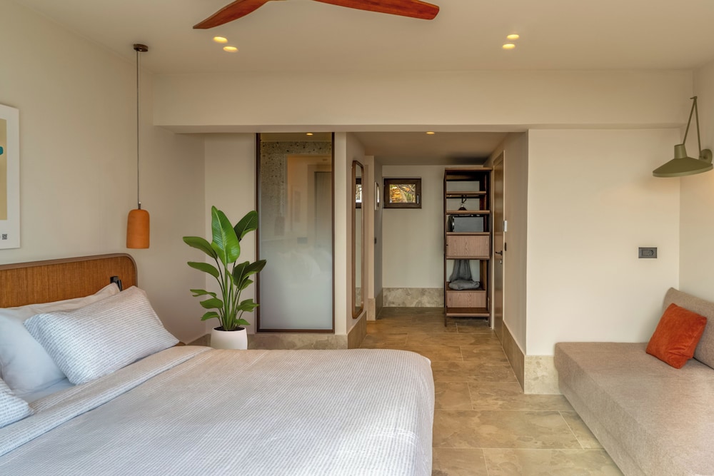 Beach House Private Pool Sea View thumbnail 6