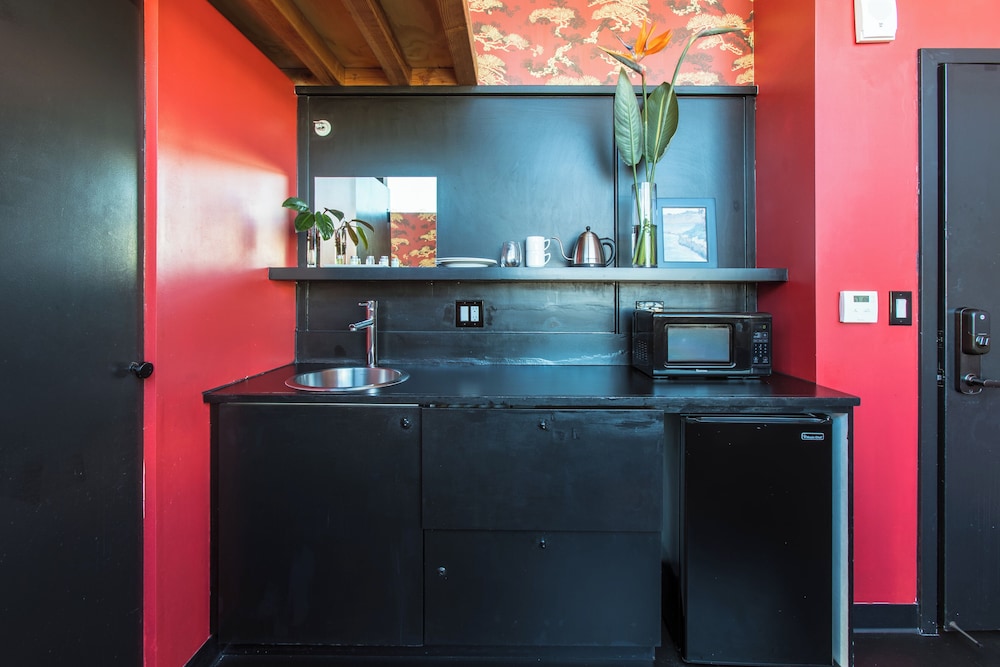 Signature Studio, City View - Photo 13