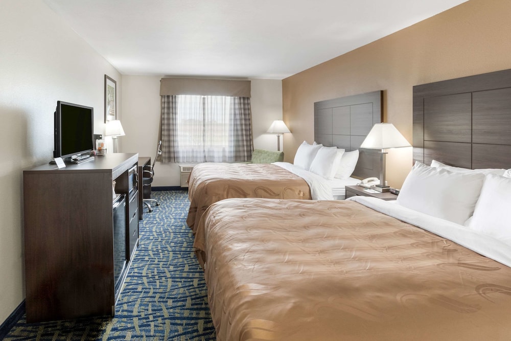 Standard Room, 2 Queen Beds, Non Smoking - Photo 2