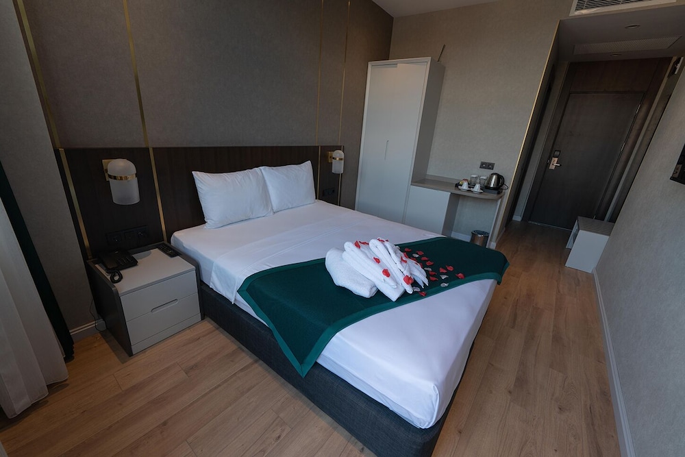 Balcony Room with partially sea view photo 3