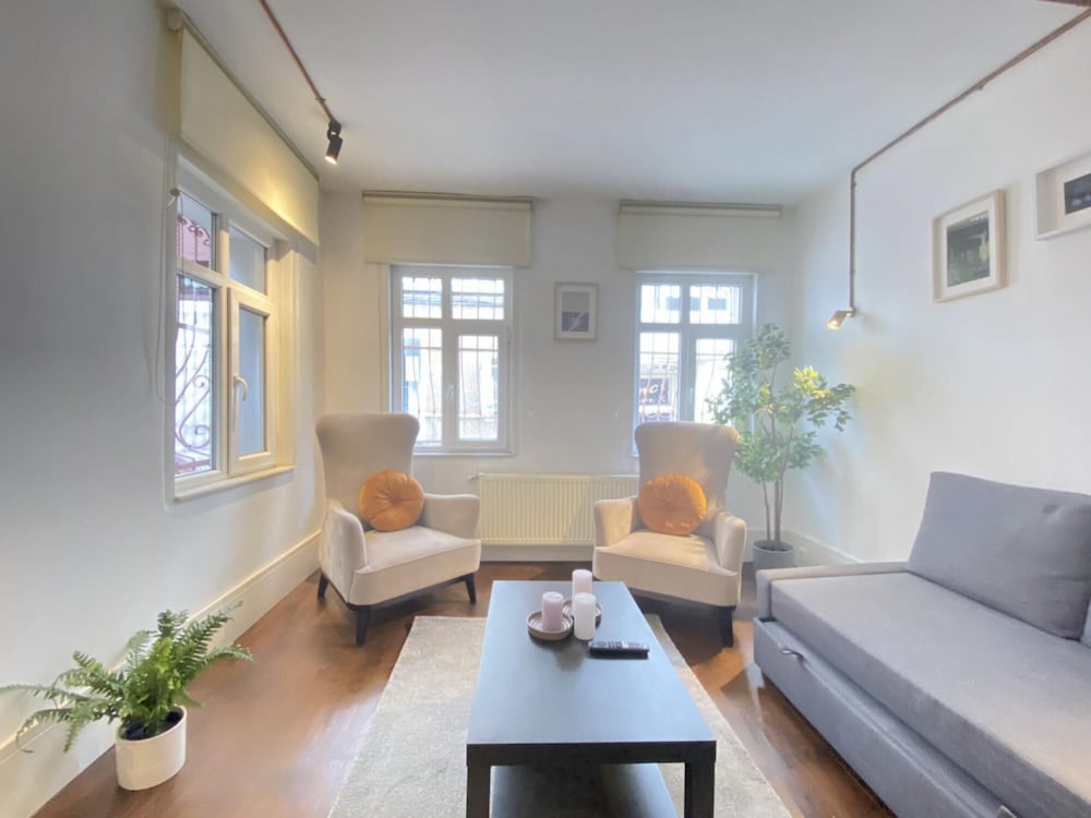 Apartment photo 2