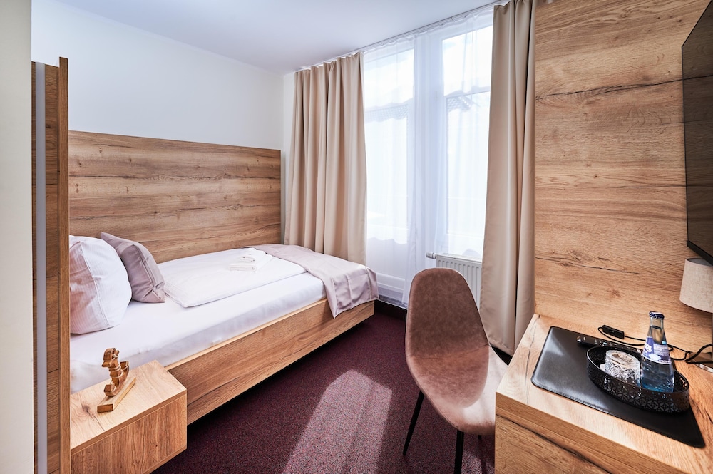 Basic Single Room photo 3