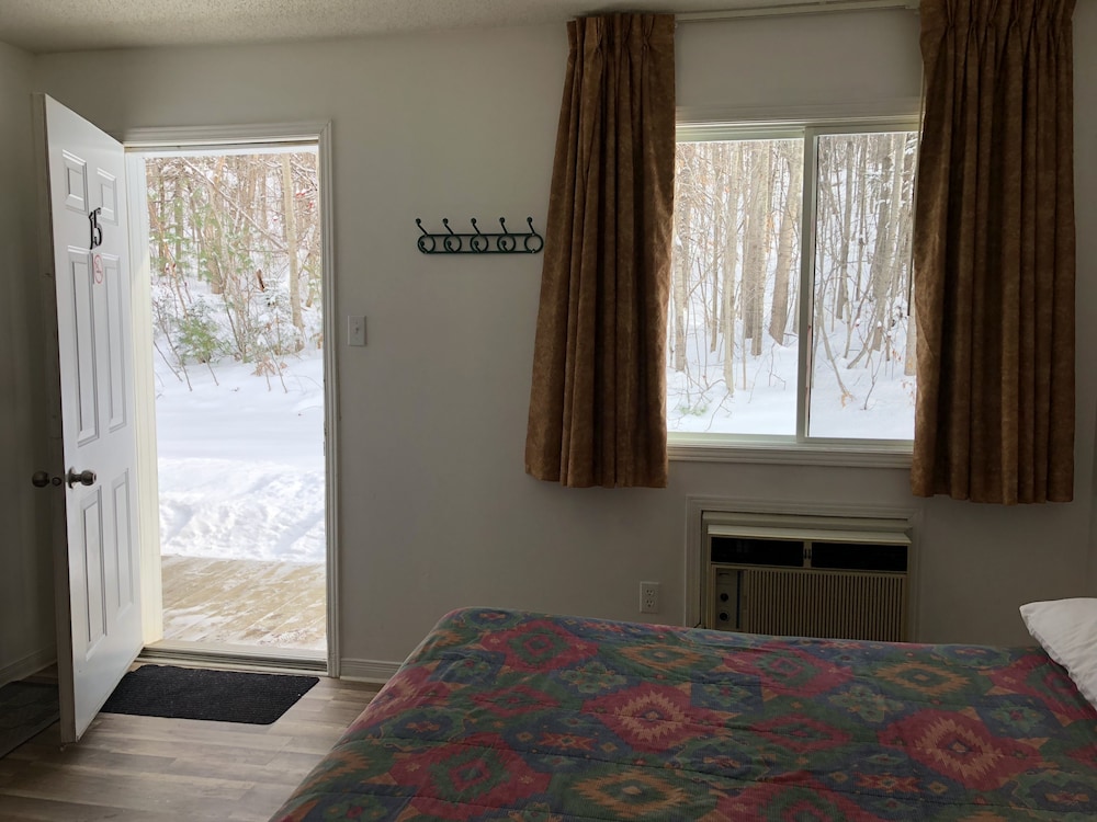 Basic Room, 1 Double Bed photo 2