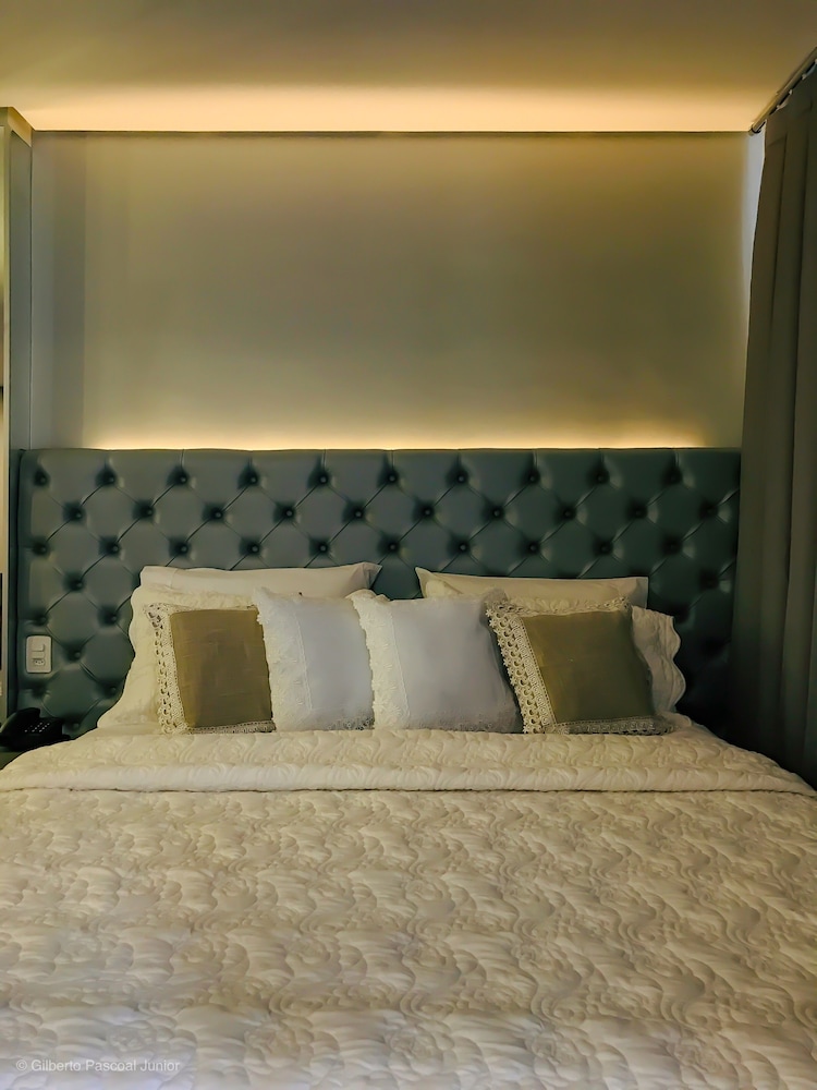 Honeymoon Studio Suite photo 3