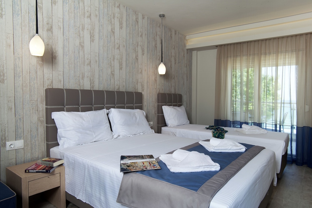 Luxury Triple Room, Sea View (3 Persons) photo 1