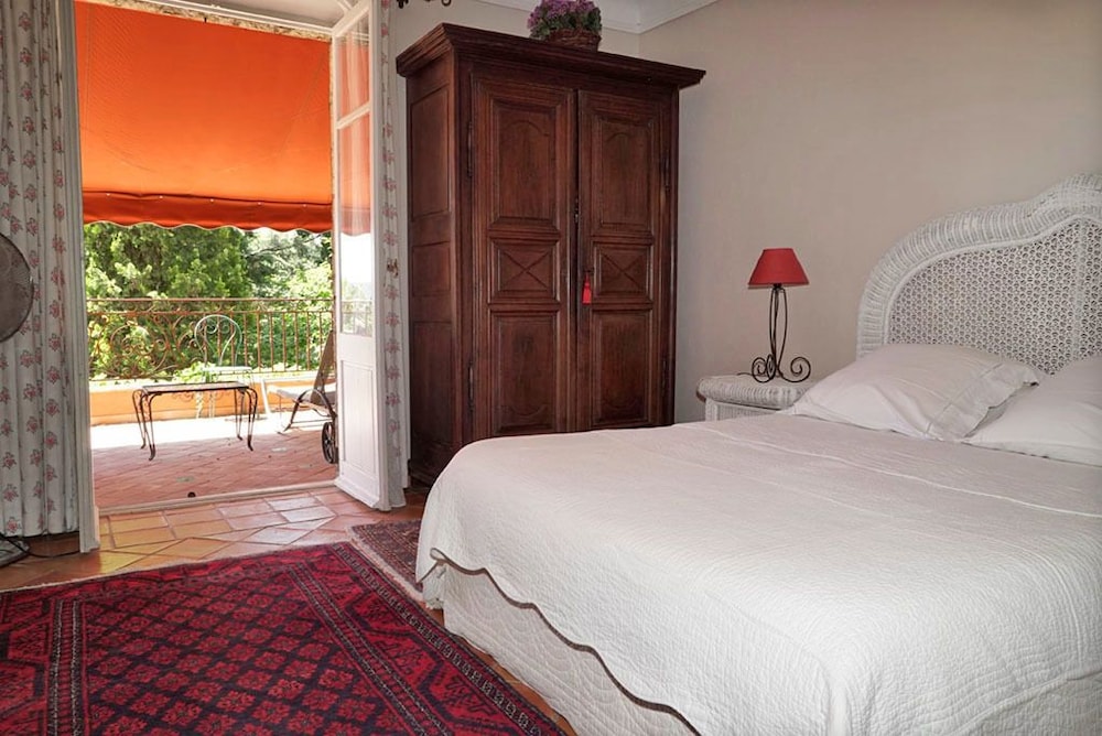 Room (200) photo 1
