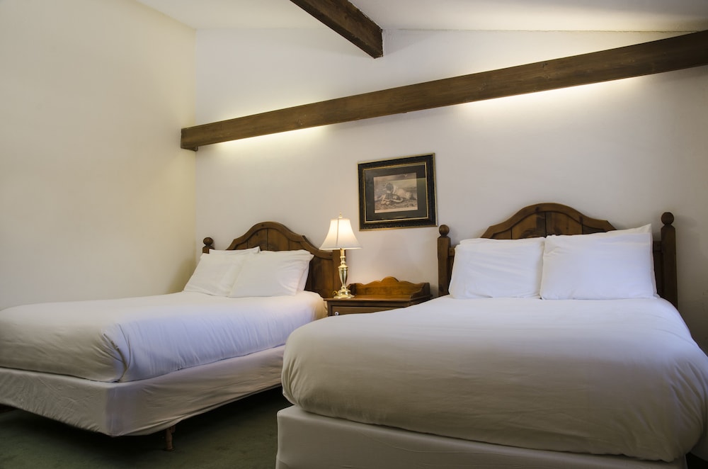 Deluxe Double - 2 Double Beds photo 1