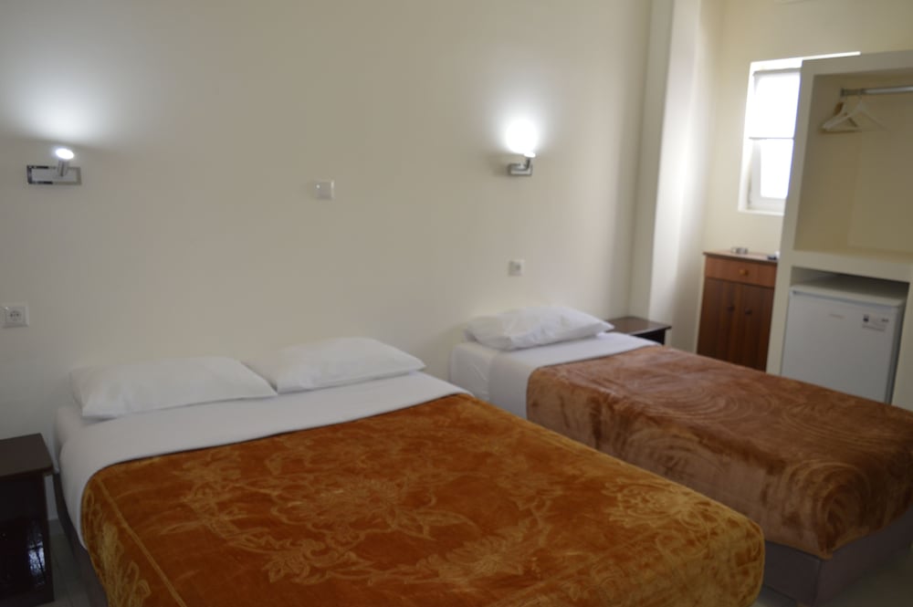 Family Room (3 Adults)
