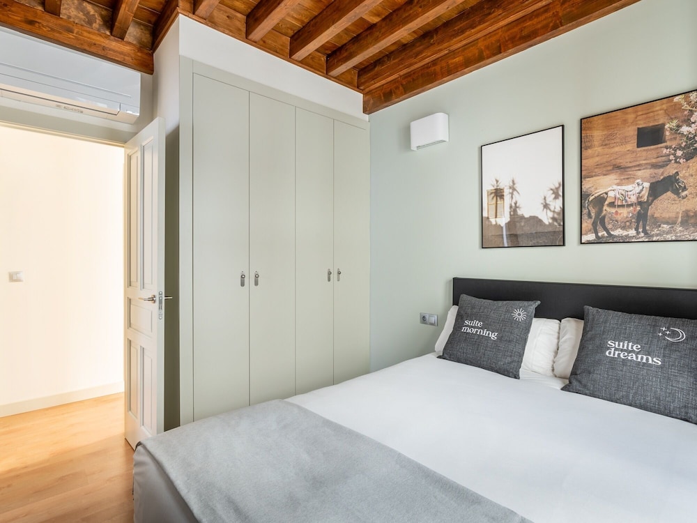 Two-Bedroom Apartment with Balcony - Photo 12