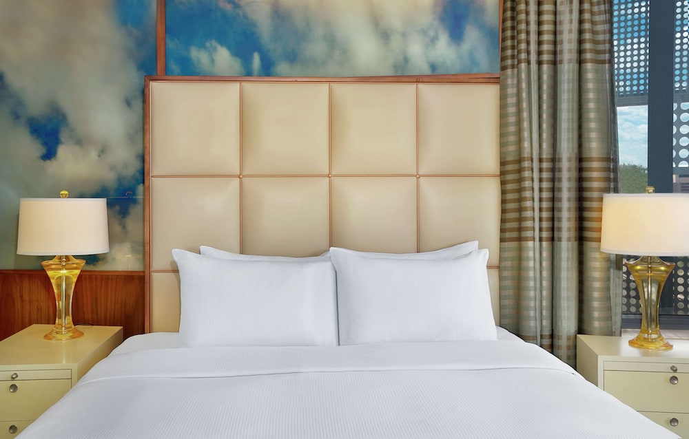 Deluxe Room, 1 King Bed - Photo 4