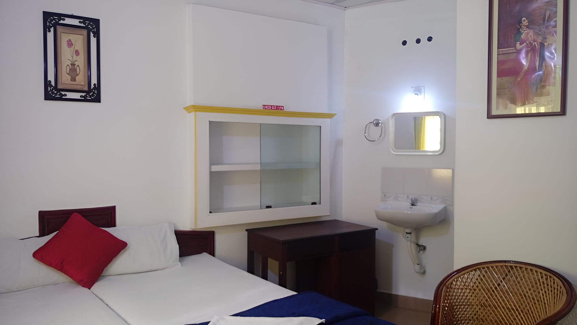 Basic Room (Non AC) - Photo 1