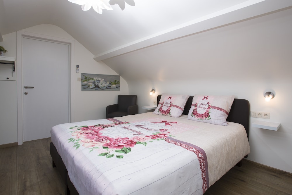 Deluxe Double Room, 1 King Bed photo 1