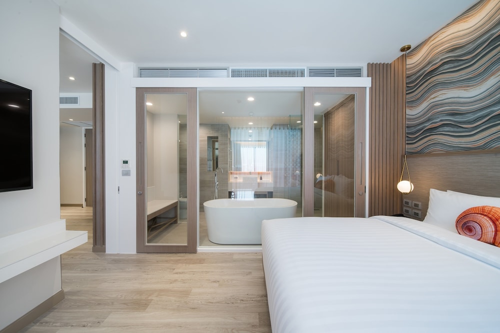 Corner Suite Room - Photo 1