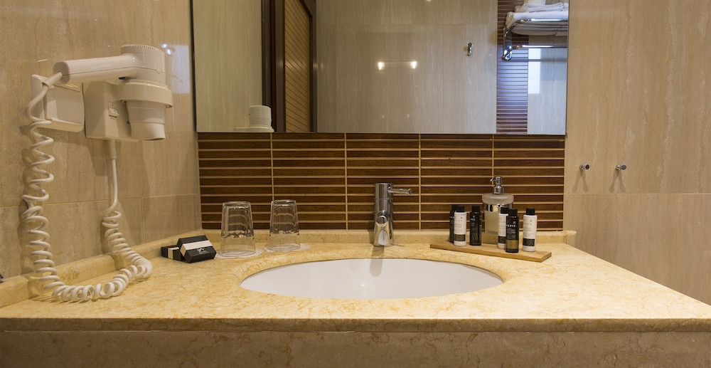 Superior Double Room, Partial Sea View - Photo 2