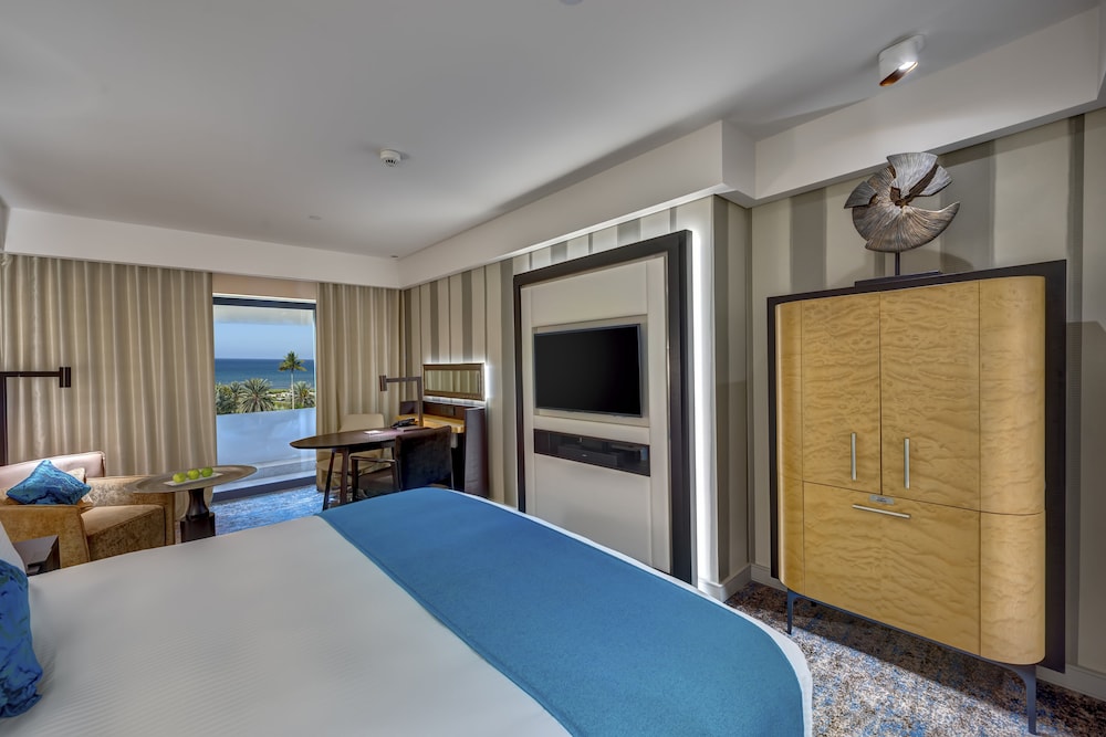 Room, 1 King Bed, Balcony, Sea View - Photo 2