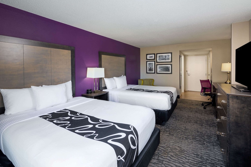 Room, 2 Queen Beds, Non Smoking - Photo 1