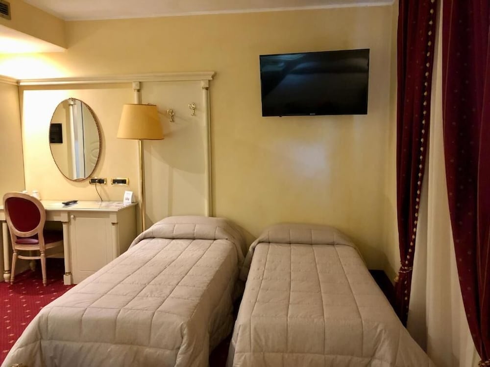 Classic Quadruple Room - Photo 1