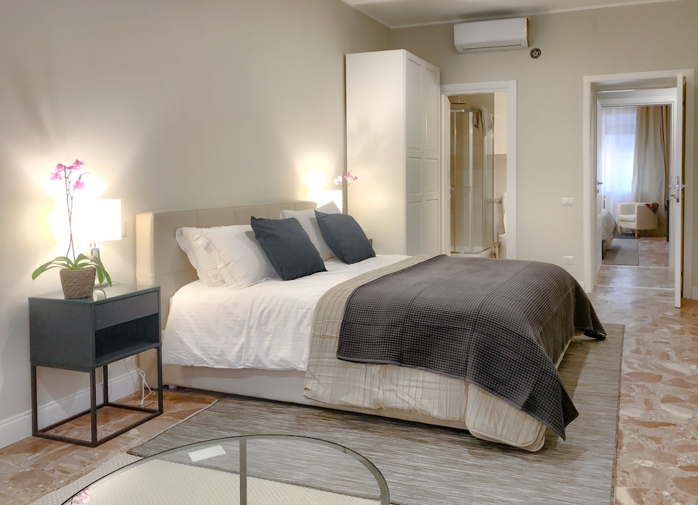 Family Room, City View (sh3)